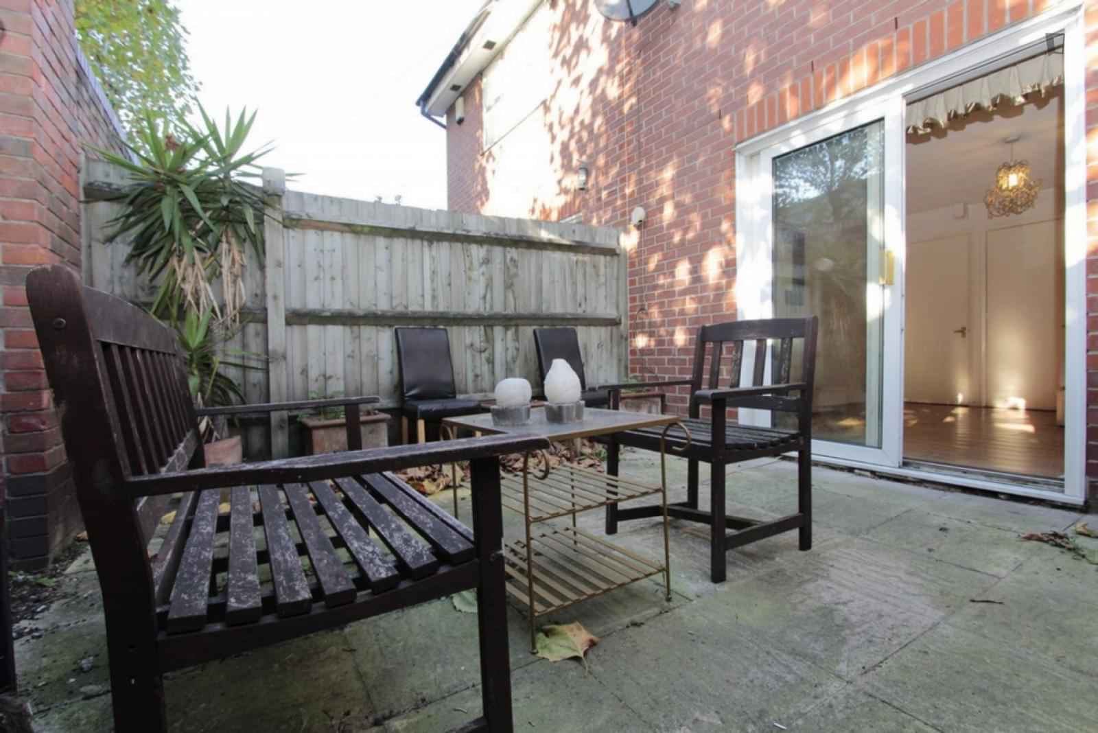 Room in a 3 Bedroom Apartment, Dingle Gardens, London, E14 0DN - London, England, United Kingdom - Common Area