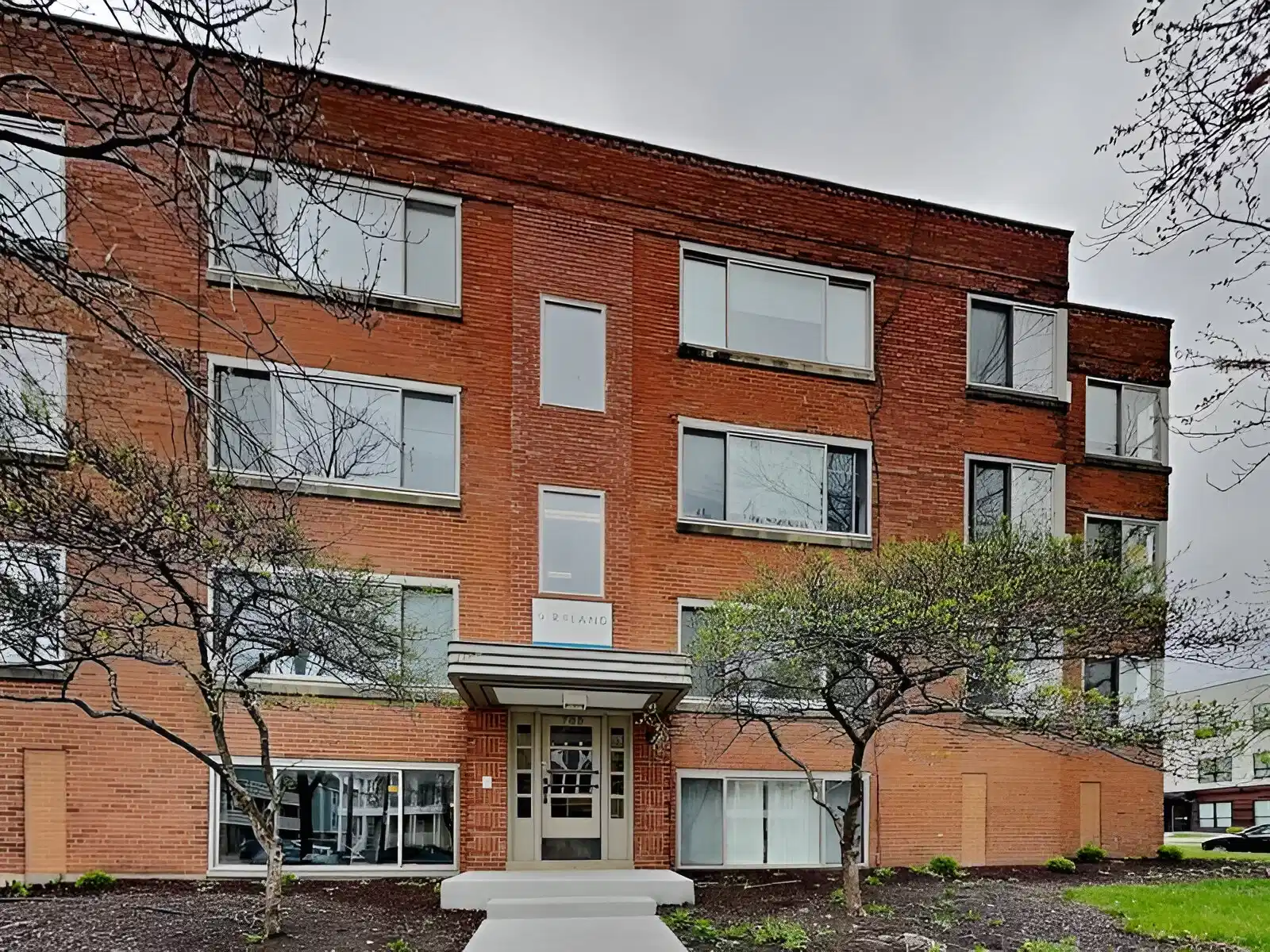 Common Area?w=400&h=260&fit=crop&q=40&auto=format&trim=auto