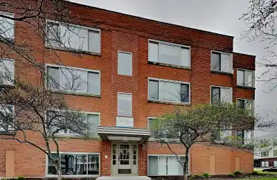 Common Area?w=400&h=260&fit=crop&q=40&auto=format&trim=auto