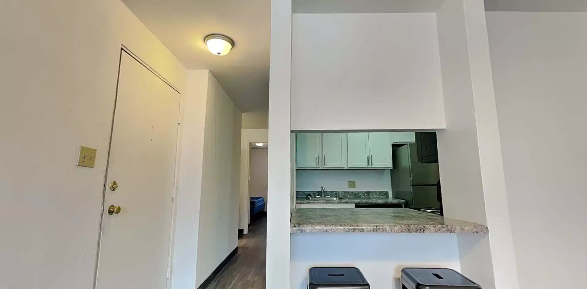 Common Area?w=400&h=260&fit=crop&q=40&auto=format&trim=auto