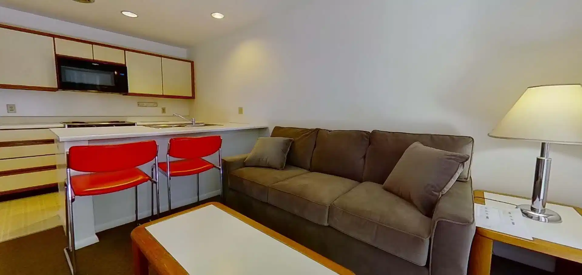 Common Area?w=400&h=260&fit=crop&q=40&auto=format&trim=auto