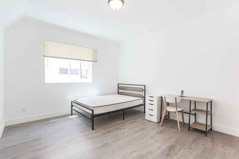 Common Area?w=400&h=260&fit=crop&q=40&auto=format&trim=auto