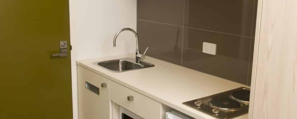 Bathroom?w=400&h=260&fit=crop&q=40&auto=format&trim=auto