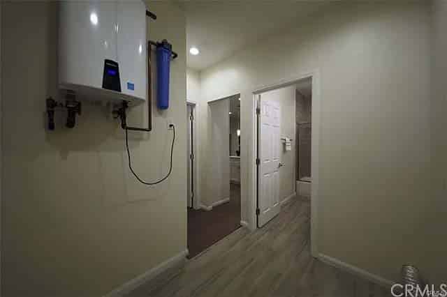 Kitchen?w=400&h=260&fit=crop&q=40&auto=format&trim=auto