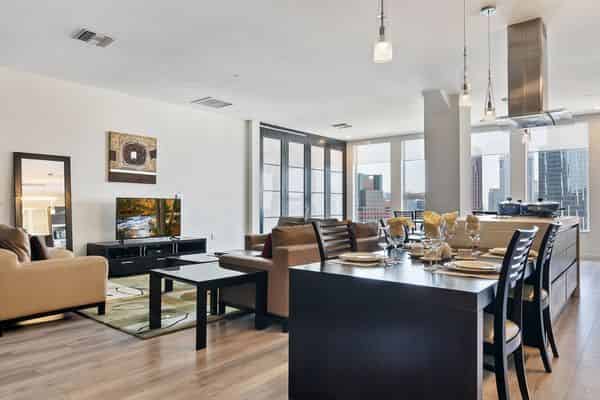 Common Area?w=400&h=260&fit=crop&q=40&auto=format&trim=auto