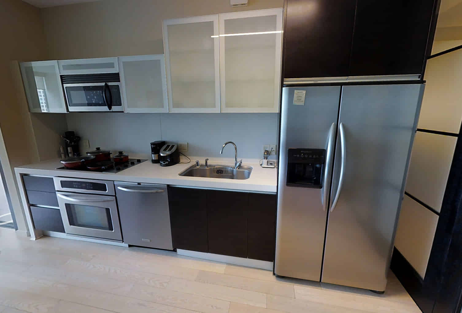 Exterior?w=400&h=260&fit=crop&q=40&auto=format&trim=auto