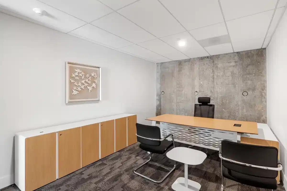 Common Area?w=400&h=260&fit=crop&q=40&auto=format&trim=auto