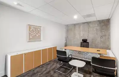 Common Area?w=400&h=260&fit=crop&q=40&auto=format&trim=auto
