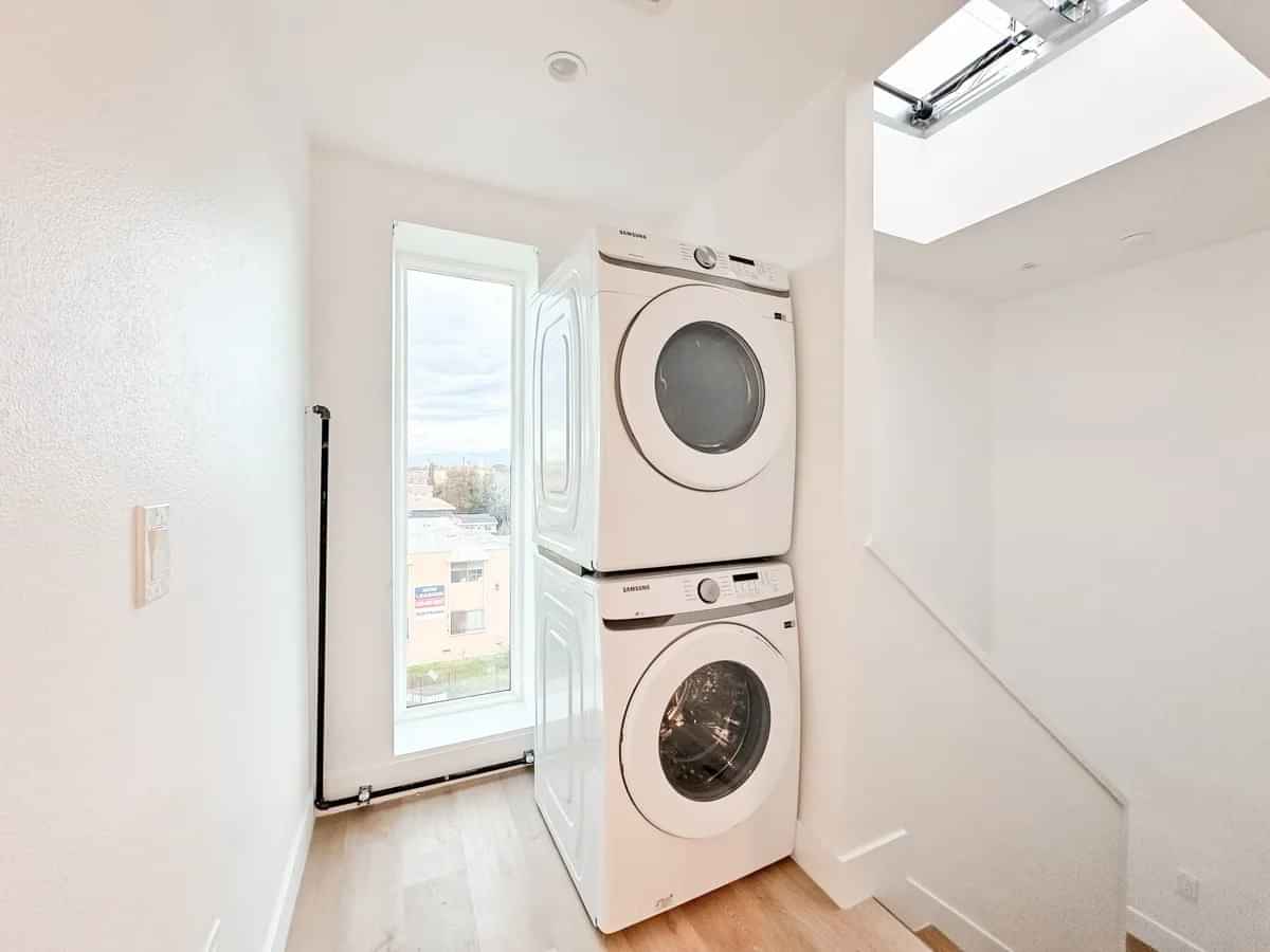 1338 West 35th Place, Los Angeles - Los Angeles, California, United States - Amenities