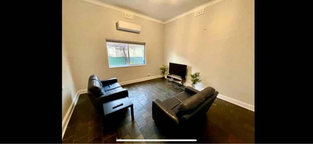 Bedroom 4 - Bathroom?w=400&h=260&fit=crop&q=40&auto=format&trim=auto