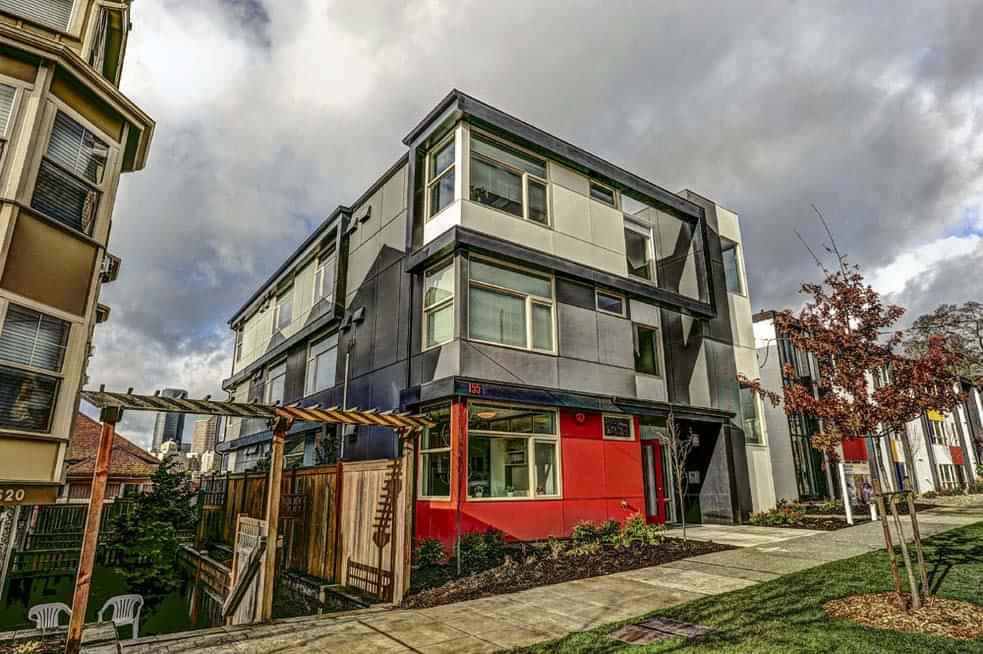 Exterior?w=400&h=260&fit=crop&q=40&auto=format&trim=auto