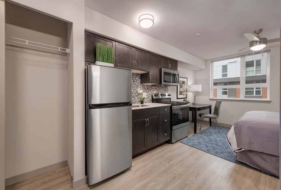 Exterior?w=400&h=260&fit=crop&q=40&auto=format&trim=auto