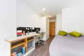 Exterior?w=400&h=260&fit=crop&q=40&auto=format&trim=auto