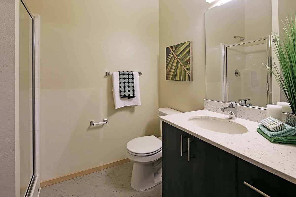 Common Area?w=400&h=260&fit=crop&q=40&auto=format&trim=auto