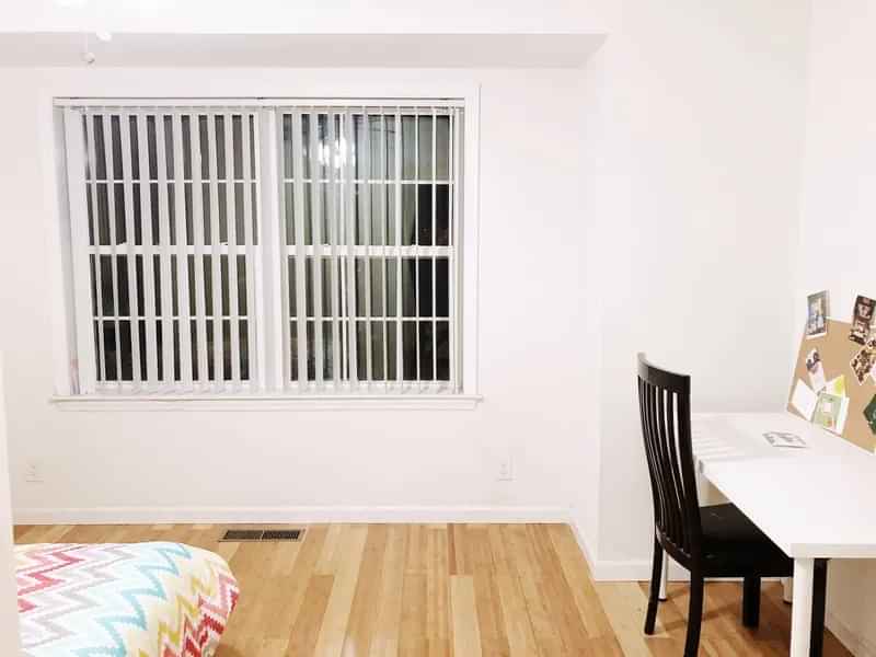 Bedroom?w=400&h=260&fit=crop&q=40&auto=format&trim=auto