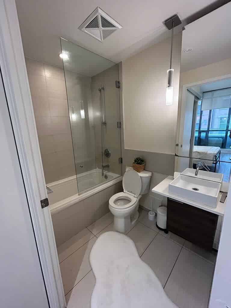 Liwinco M5V 0K4, Toronto - Toronto, Ontario, Canada - Master Room - Bathroom