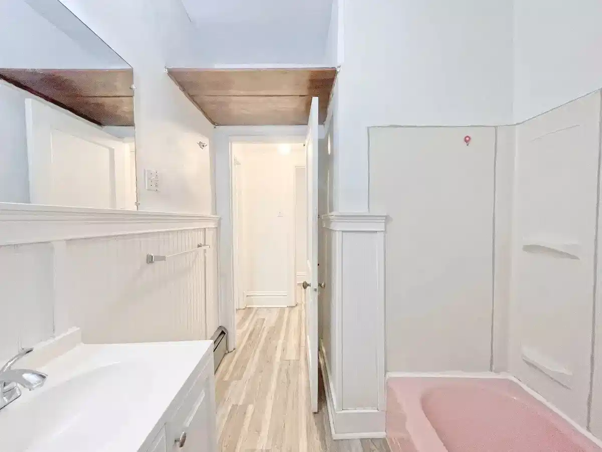 5801 Douglas St, Pittsburgh - Pittsburgh, Pennsylvania, United States - Bathroom