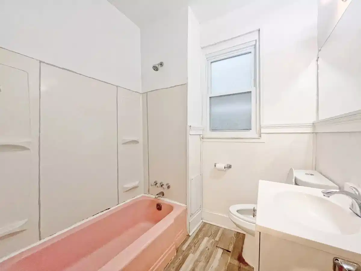 5801 Douglas St, Pittsburgh - Pittsburgh, Pennsylvania, United States - Bathroom