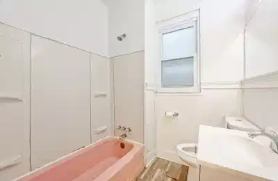 5801 Douglas St, Pittsburgh - Pittsburgh, Pennsylvania, United States - Bathroom
