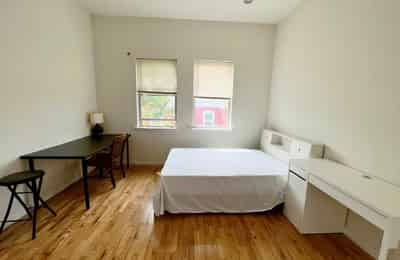 Bedroom?w=400&h=260&fit=crop&q=40&auto=format&trim=auto