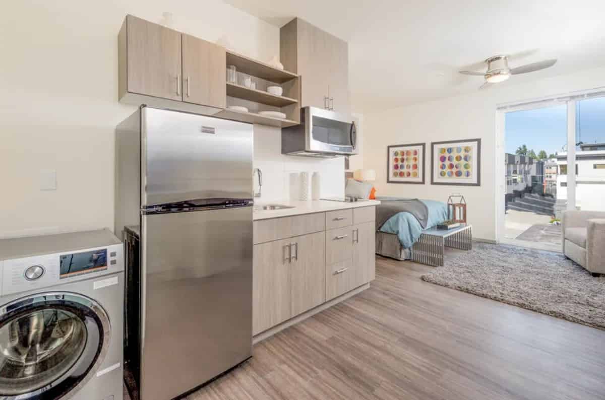 Common Area?w=400&h=260&fit=crop&q=40&auto=format&trim=auto