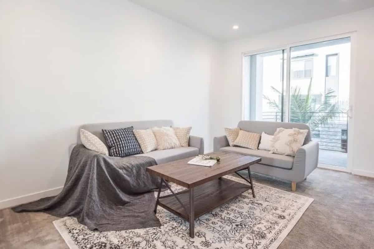 Bathroom?w=400&h=260&fit=crop&q=40&auto=format&trim=auto