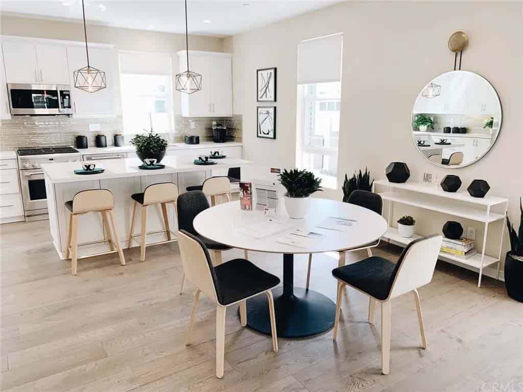 Kitchen?w=400&h=260&fit=crop&q=40&auto=format&trim=auto