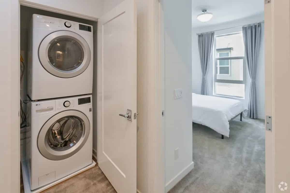 Kitchen?w=400&h=260&fit=crop&q=40&auto=format&trim=auto