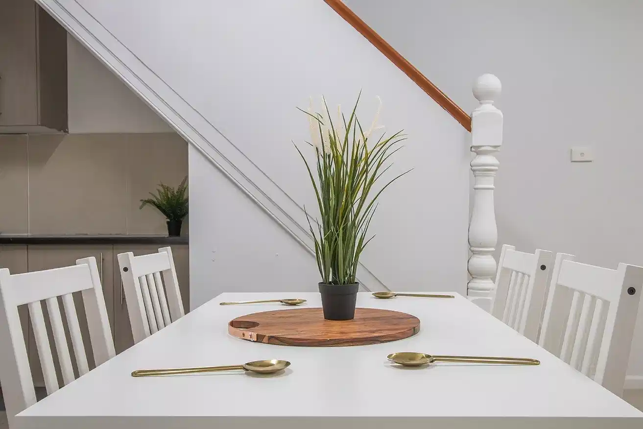 Exterior?w=400&h=260&fit=crop&q=40&auto=format&trim=auto