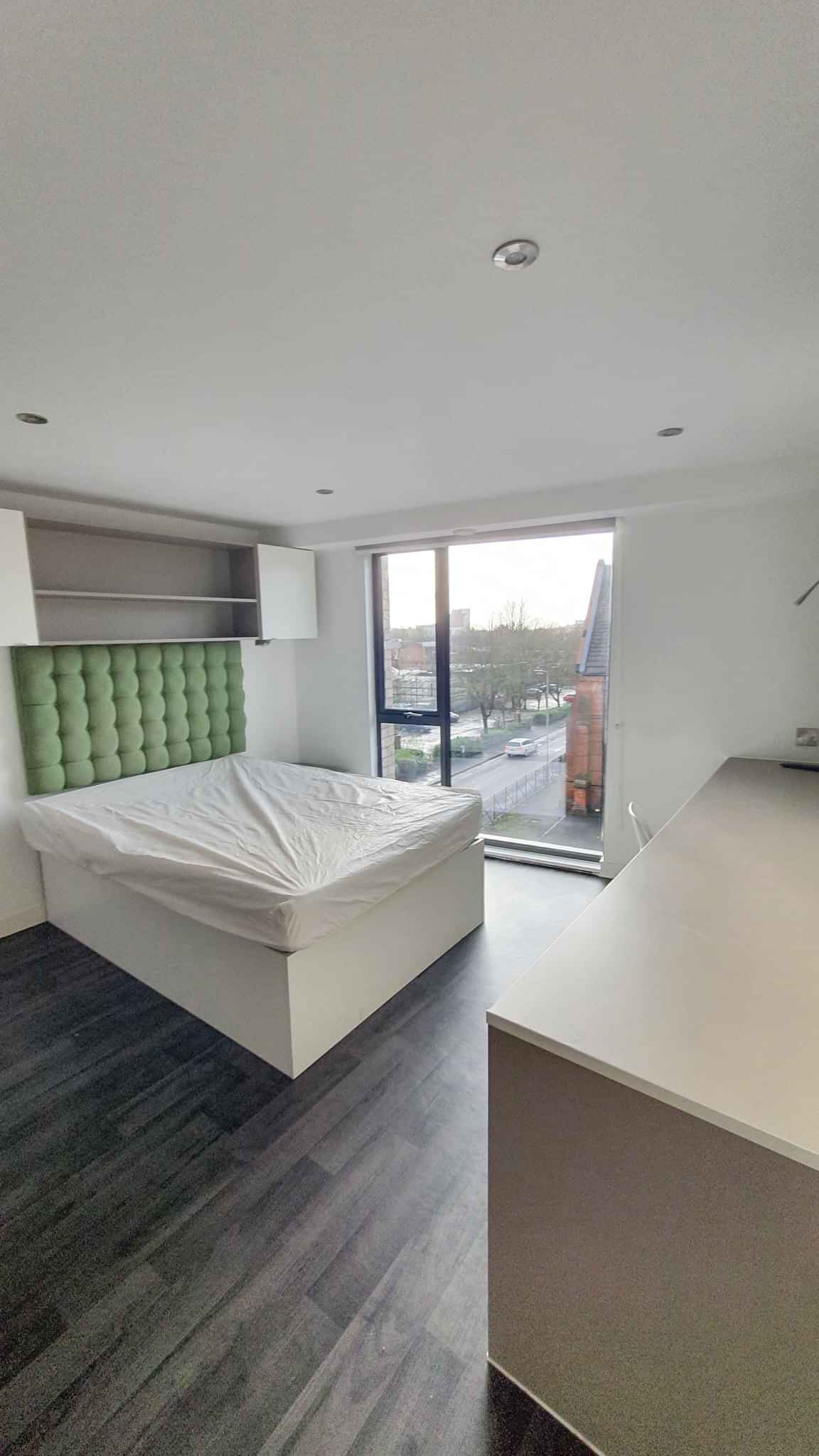 Exterior?w=400&h=260&fit=crop&q=40&auto=format&trim=auto