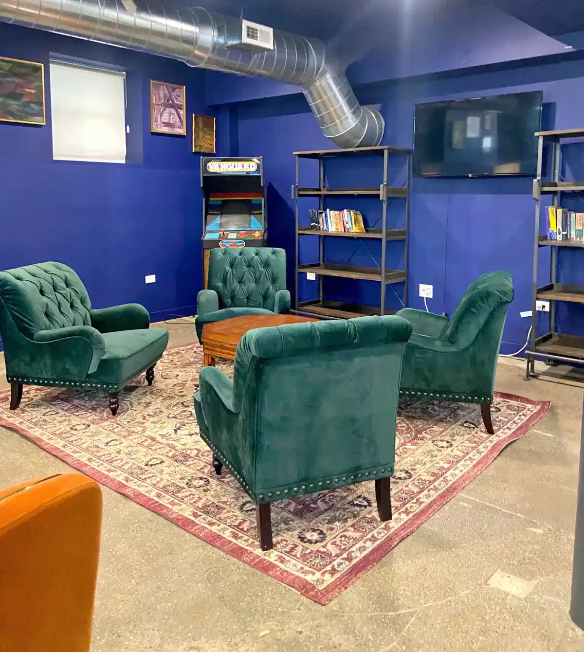 Exterior?w=400&h=260&fit=crop&q=40&auto=format&trim=auto