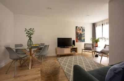 Exterior?w=400&h=260&fit=crop&q=40&auto=format&trim=auto