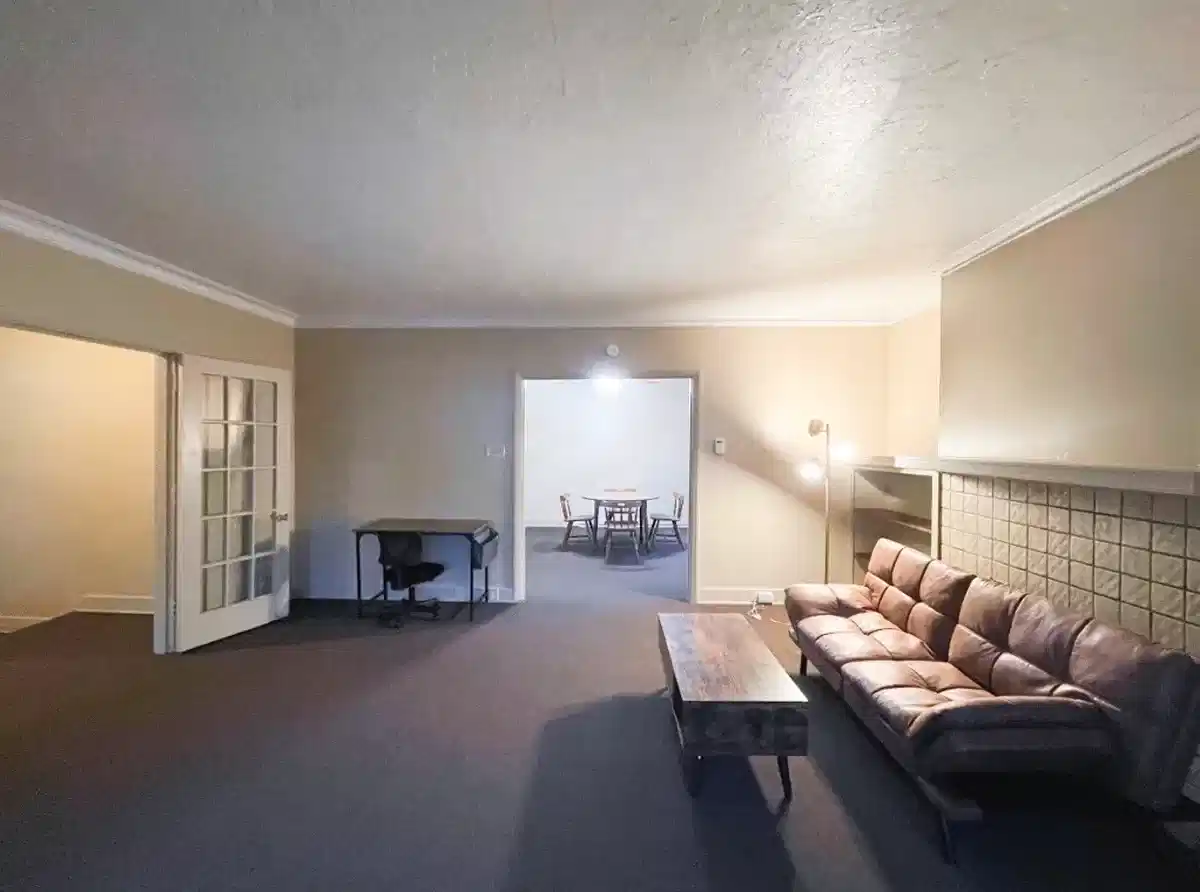 Common Area?w=400&h=260&fit=crop&q=40&auto=format&trim=auto