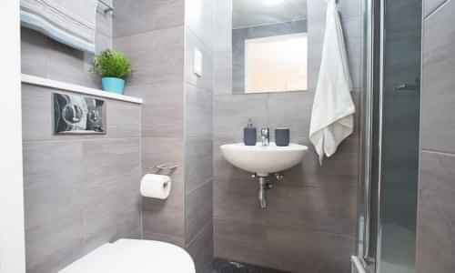 Exterior?w=400&h=260&fit=crop&q=40&auto=format&trim=auto