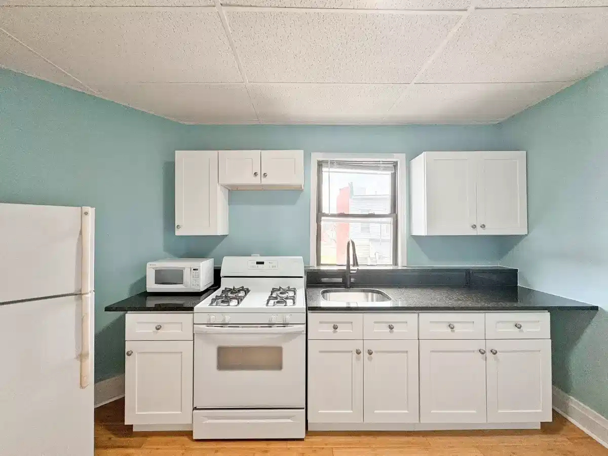 Kitchen?w=400&h=260&fit=crop&q=40&auto=format&trim=auto
