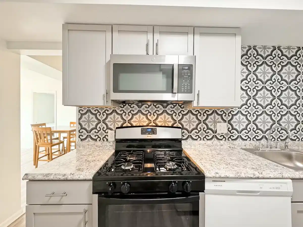 5735 - 5737 Hobart St, Pittsburgh - Pittsburgh, Pennsylvania, United States - Kitchen