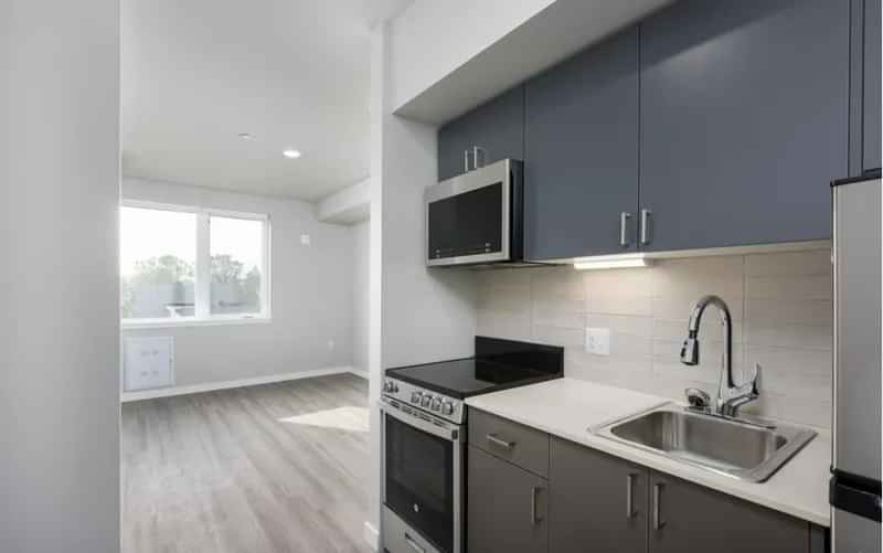 Exterior?w=400&h=260&fit=crop&q=40&auto=format&trim=auto