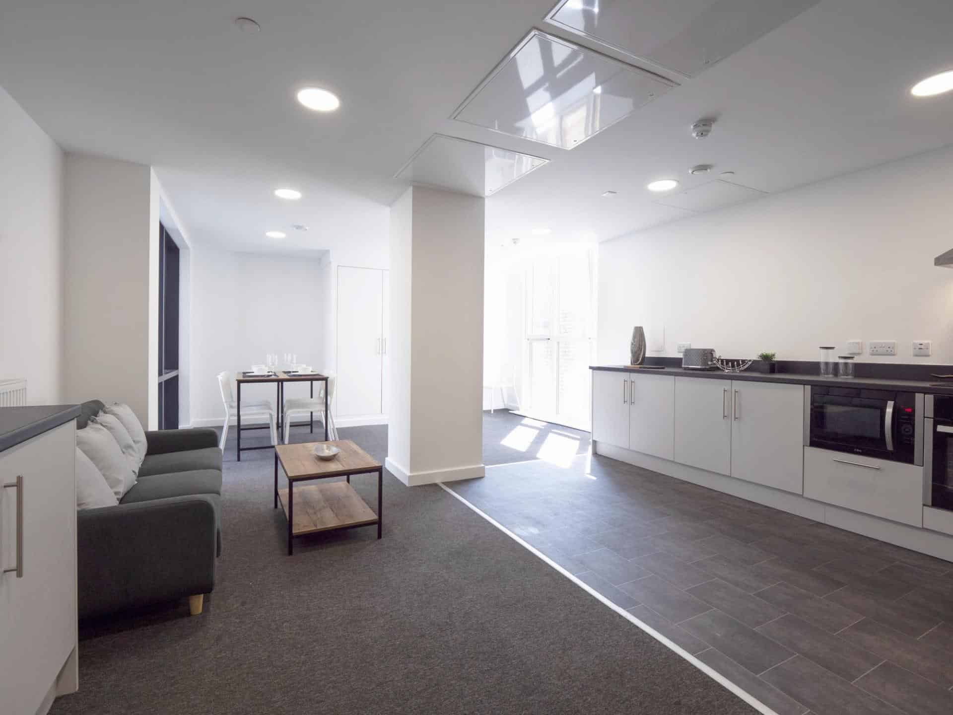 Common Area?w=400&h=260&fit=crop&q=40&auto=format&trim=auto