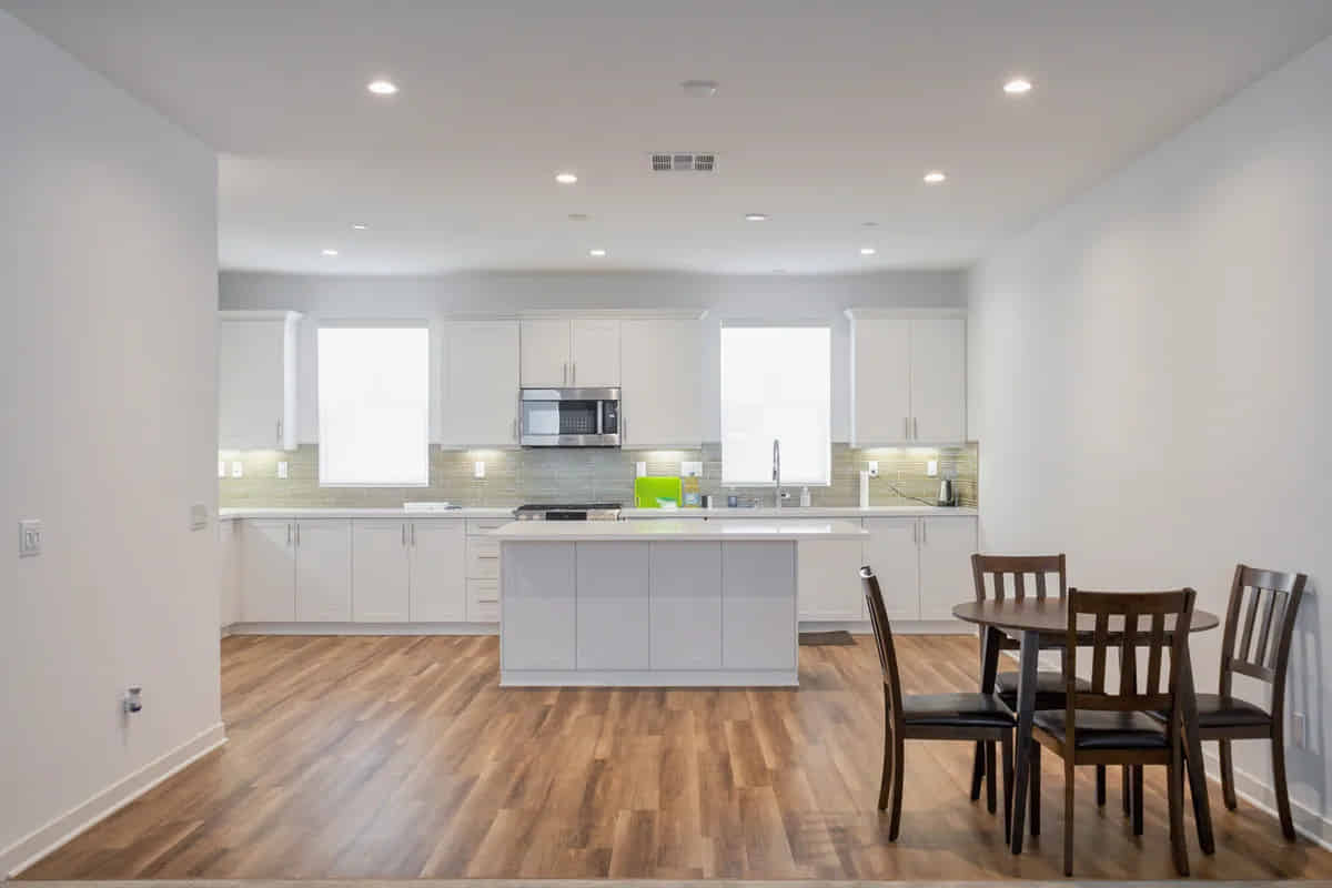 Exterior?w=400&h=260&fit=crop&q=40&auto=format&trim=auto