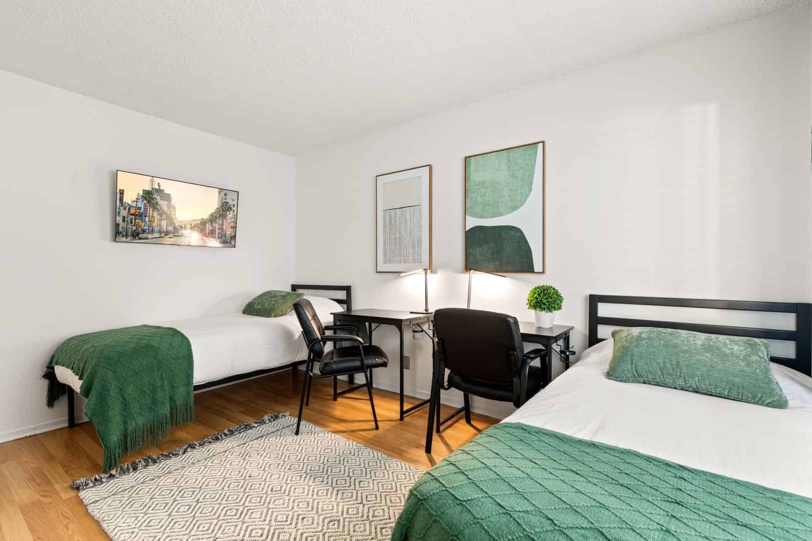 Room?w=400&h=260&fit=crop&q=40&auto=format&trim=auto