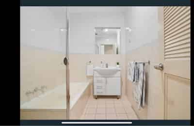 Common Area?w=400&h=260&fit=crop&q=40&auto=format&trim=auto