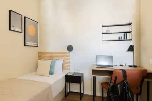 Common Area?w=400&h=260&fit=crop&q=40&auto=format&trim=auto