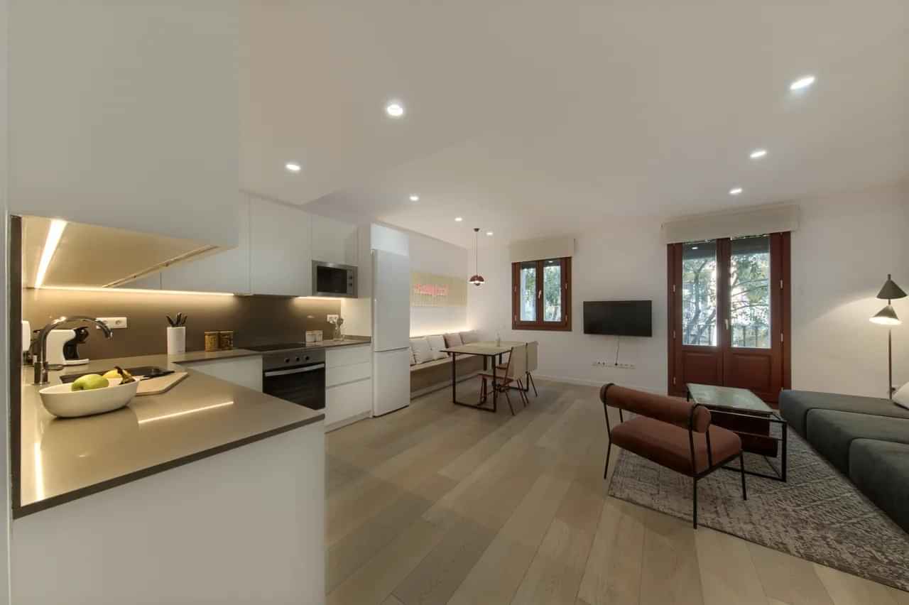 Consell De Cent 222, Barcelona - Barcelona, Spain - Kitchen