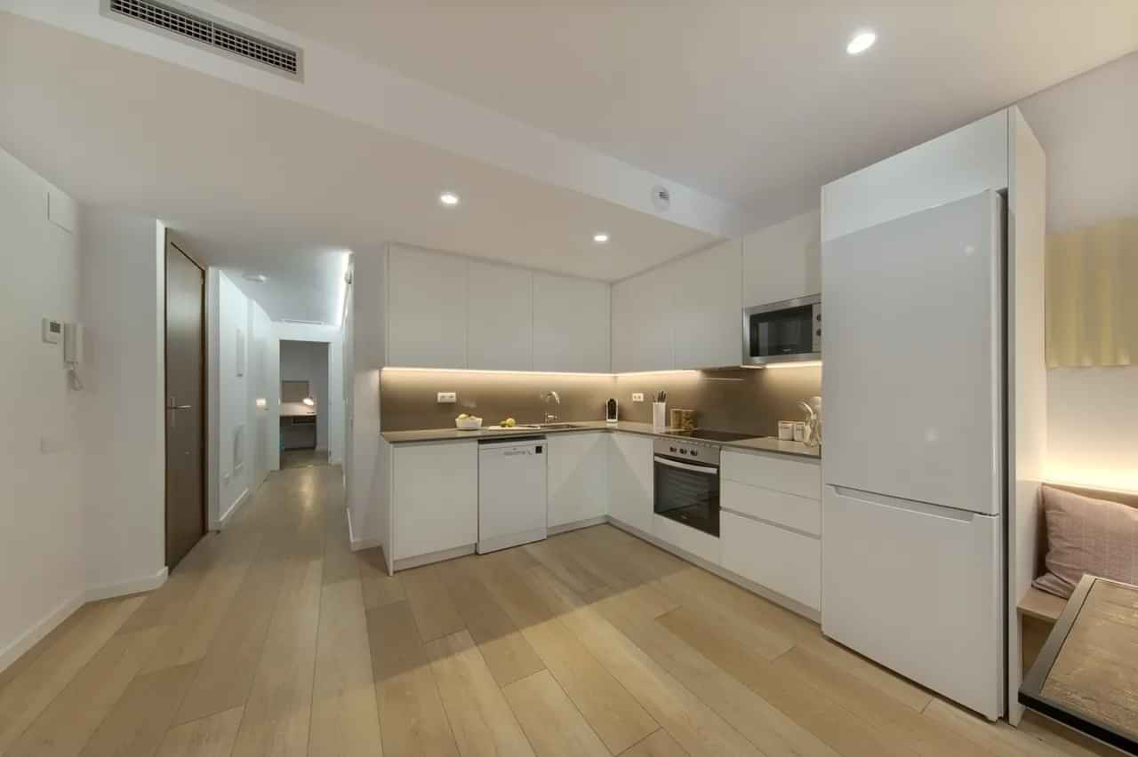 Consell De Cent 222, Barcelona - Barcelona, Spain - Kitchen