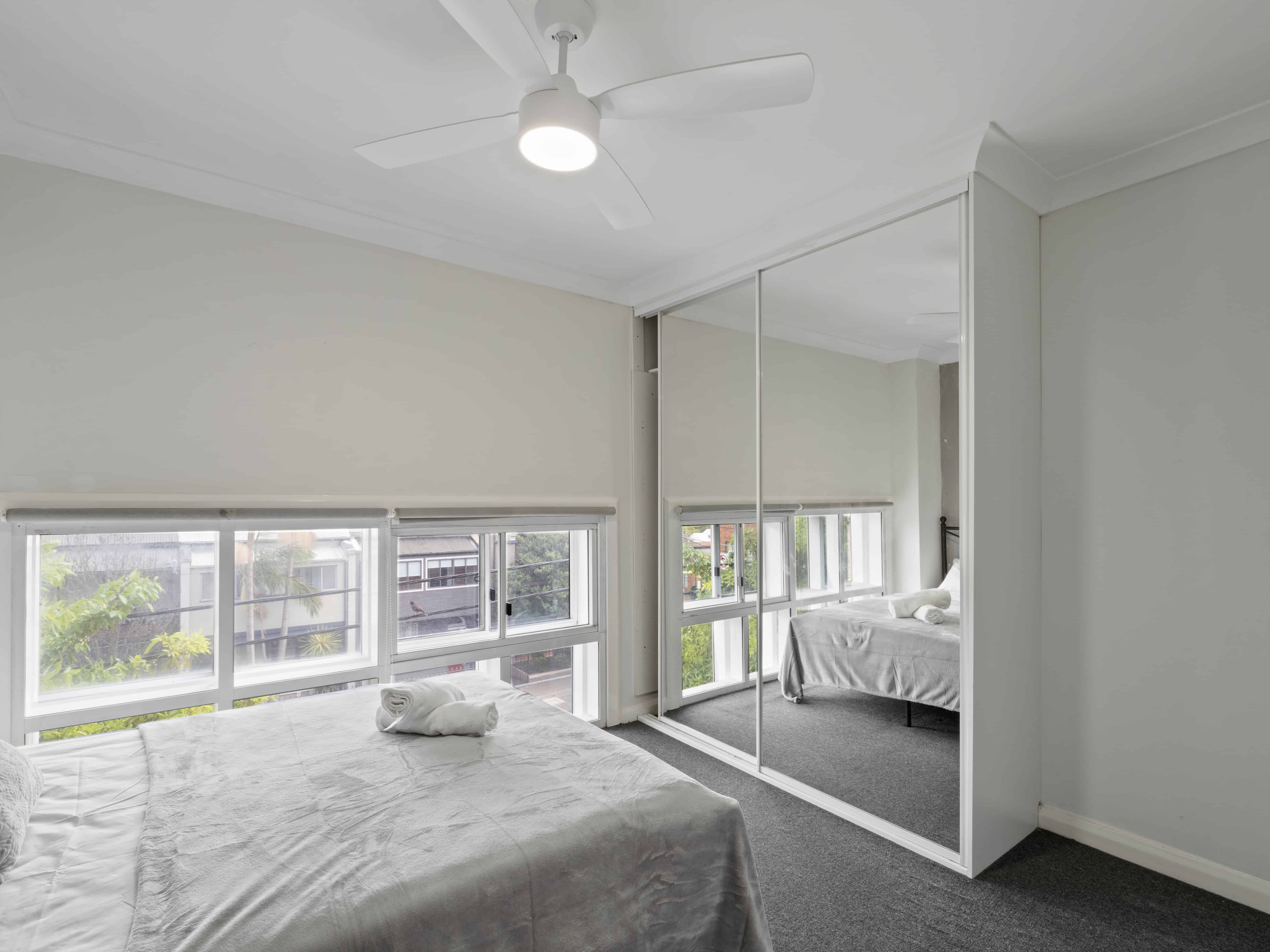 Common Area?w=400&h=260&fit=crop&q=40&auto=format&trim=auto