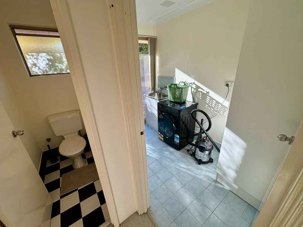 Common Area?w=400&h=260&fit=crop&q=40&auto=format&trim=auto