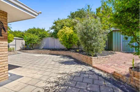 ?w=400&h=260&fit=crop&q=40&auto=format&trim=auto