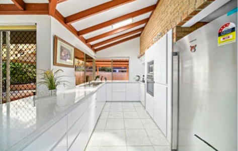 Room 5 - Bedroom?w=400&h=260&fit=crop&q=40&auto=format&trim=auto