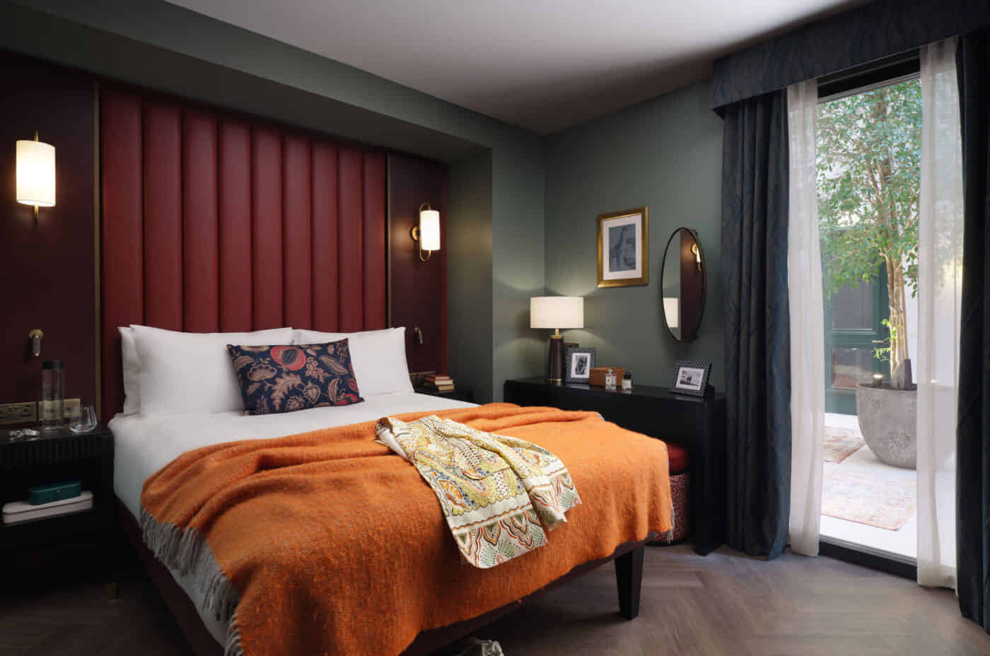 Common Area?w=400&h=260&fit=crop&q=40&auto=format&trim=auto