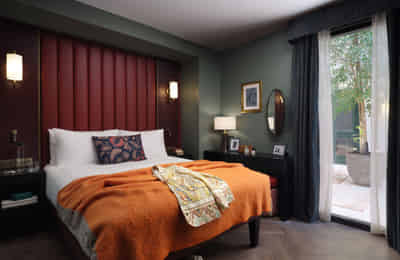 Common Area?w=400&h=260&fit=crop&q=40&auto=format&trim=auto